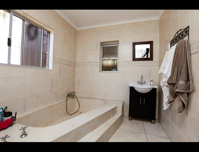 3 BEDROOM HOUSE FOR SALE IN PARK HILL